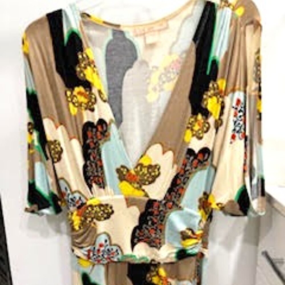 MULTI-COLOR TOP - SIZE M